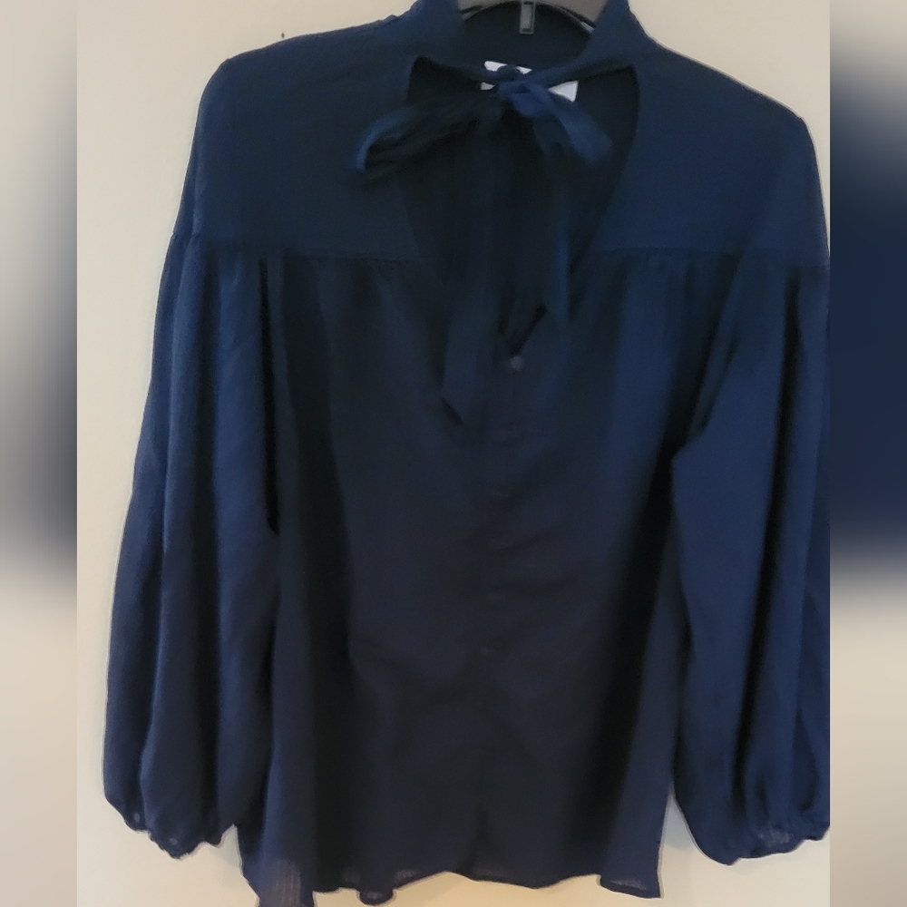 MAKE A OFFER!! WOMAN'S BLOUSE WITH OPEN NECK W/TIE